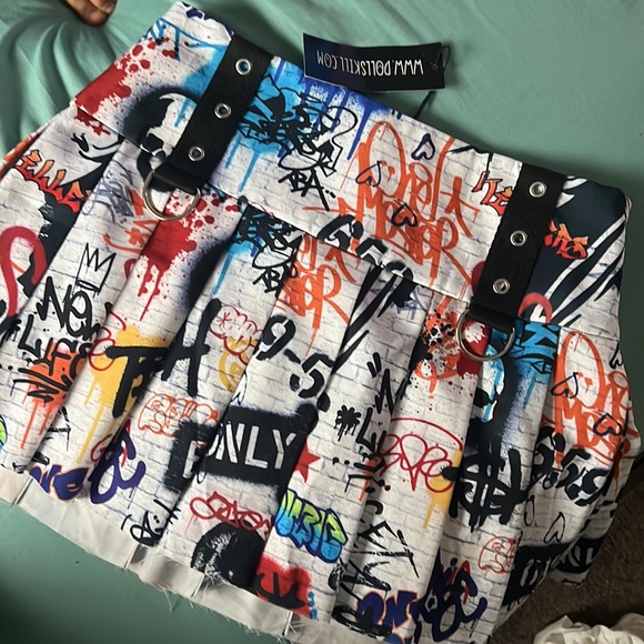 Dolls kill graffiti boots and skirt set - Picture 5 of 7